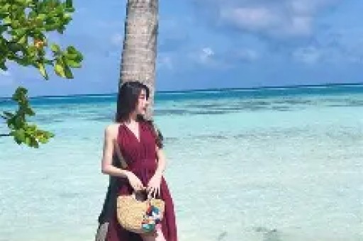 小八卦：盘点多位明星的热辣话题与商业动向