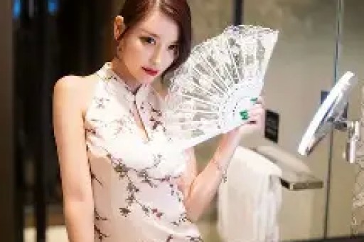真猛！女演员周也卧室亲密被拍拥抱接吻一条龙粉丝提醒拉窗帘
