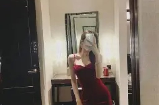 陪睡陪玩已过时！又一女星自曝潜规则当众被强吻、伸手进裤子