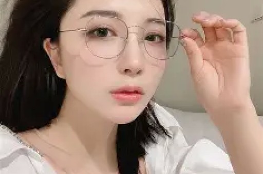 短剧《裁员后我的美女总裁求我复职》疑碰瓷华为小米男主角名为余程冬！抖音：可提交投诉材料平台将核实